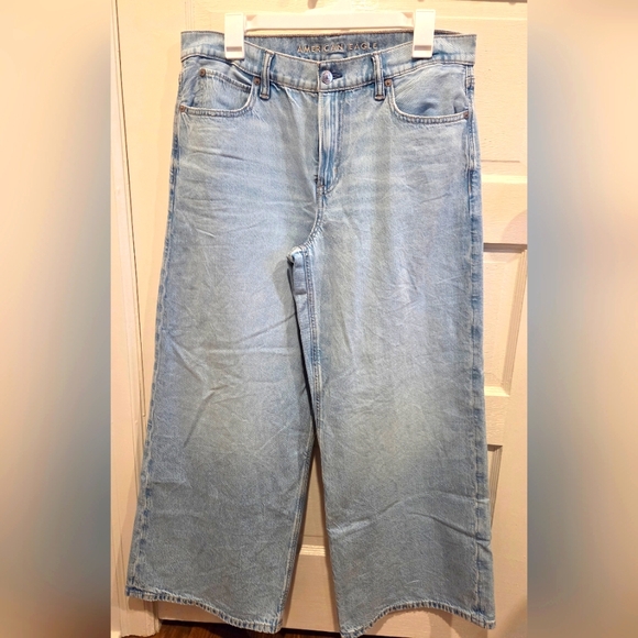 American Eagle Outfitters Womens Low-Rise Ultra-Wide Leg Jeans in Light Blue - Picture 1 of 7